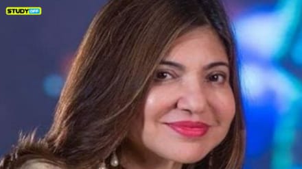 Alka Yagnik suffered from a severe illness that caused her to lose her hearing.