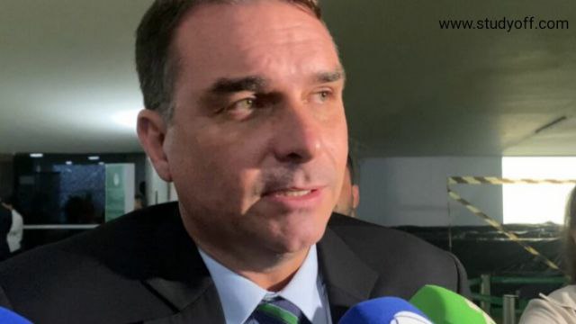 Praia vai continuar sendo de todos, declara PEC relator Flávio Bolsonaro.