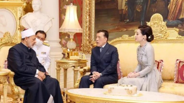 The Thai King praises Al-Azhar's contribution to fostering world peace and dialogue