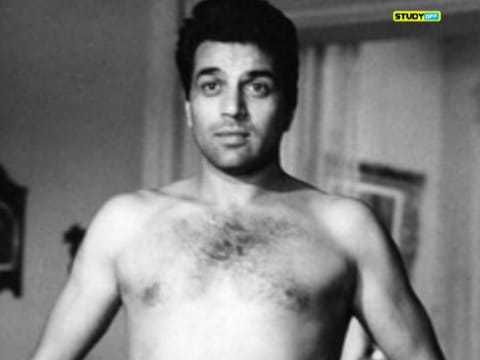 When Dharmendra took off his shirt, the theatres reverberated with thunderous applause, the film remained out of theatres for 105 days